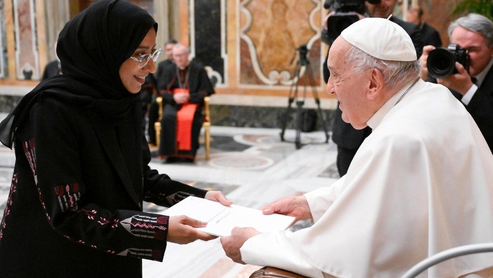 Францішак падчас сустрэчы з дыпламатамі 