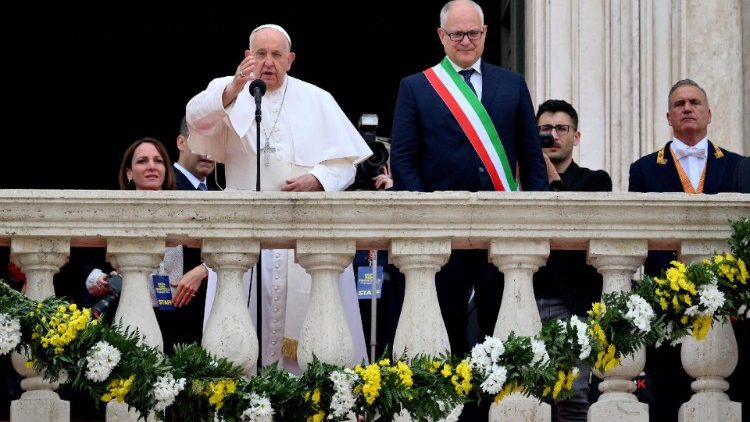 Papa visita Capitólio de Roma