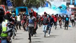 Nuove proteste a Nairobi, la polizia spara lacrimogeni sui manifestanti