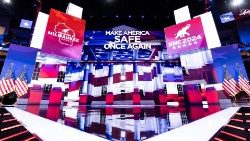 Il palco del Republican National Convention a Milwaukee