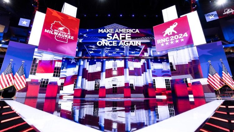 Il palco del Republican National Convention a Milwaukee