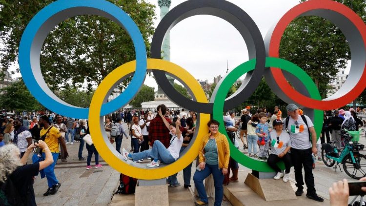 Siku ya Kimataifa ya Michezo kwa Ajili ya Maendeleo na Amani: “International Day of Sport for Development and Peace; IDSDP” inaadhimishwa na Jumuiya ya Kimataifa kila mwaka ifikapo tarehe 6 Aprili.