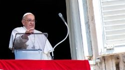 Papst Franziskus beim Angelus