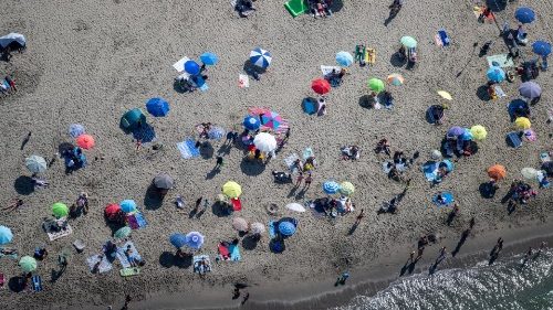 Méditerranée: la moitié des déchets plastiques sont liés au tourisme balnéaire