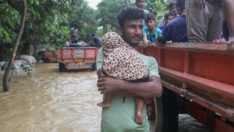 Death toll climbs and five million affected in Bangladesh floods