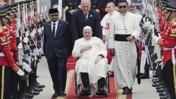 L'arrivo del Papa in Indonesia