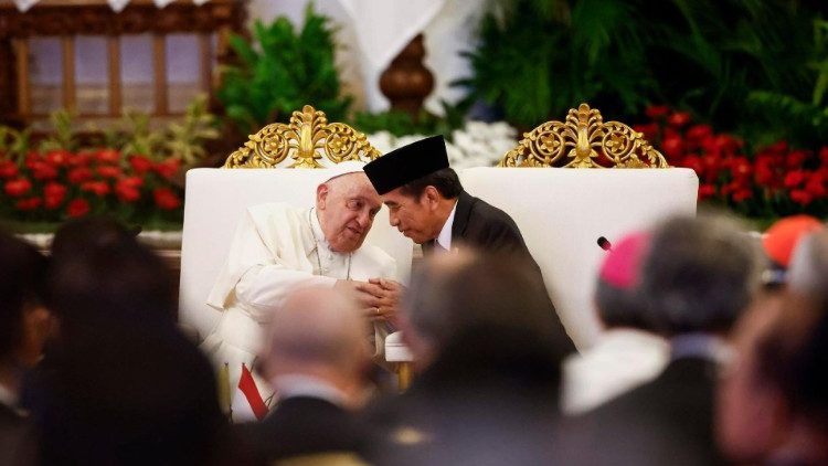Papst Franziskus und Indonesiens Präsident Joko Widodo beim Treffen im Präsidentenpalast am 4.9.2024