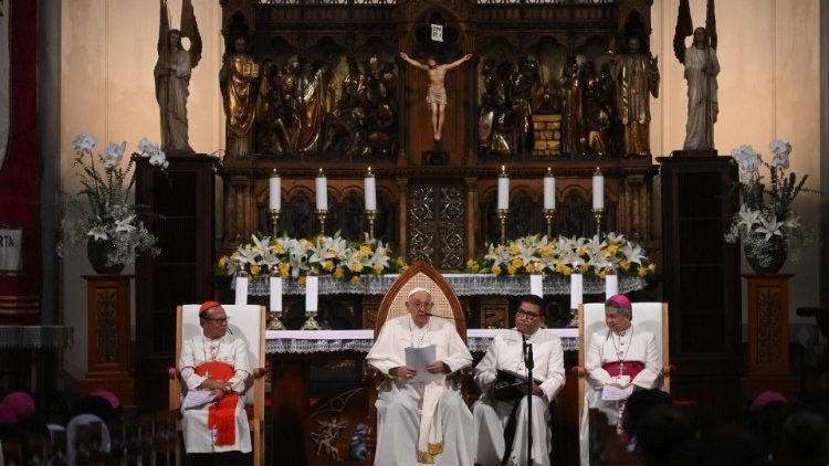 Paavi Franciscus kirkolle Indonesiassa: usko, veljeys ja myötätunto
