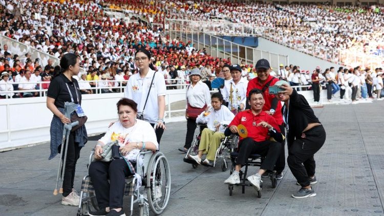 जकार्ता के गेलोरा बंग कार्नो स्टेडियम में ख्रीस्तीयाग 