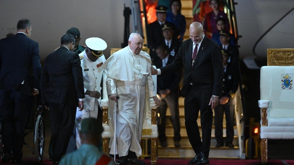 Papa Francesco arrivato in Papua Nuova Guinea