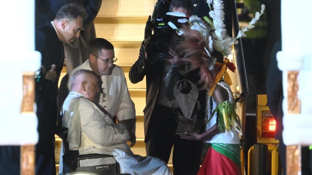 Papa Francesco arrivato in Papua Nuova Guinea
