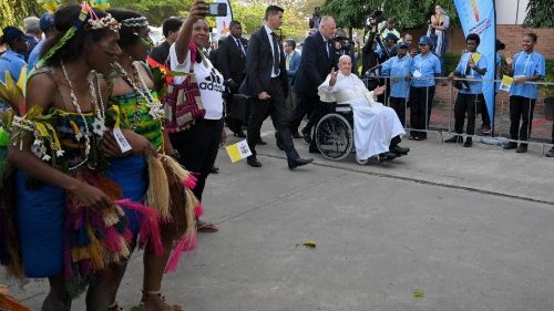 कार्यकर्ताओं और सड़क पर रहने वाले बच्चों से मुलाकात