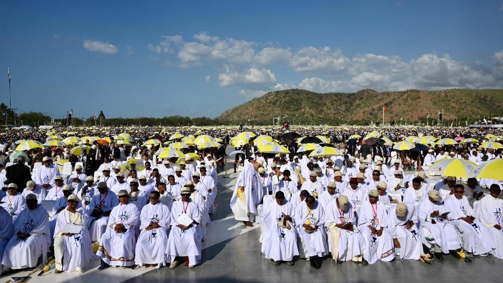 Papa Francesco celebra la messa nella Spianata di Taci Tolu