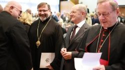 Kardinal Marx (ganz links) am 10. September mit dem ukrainischen Großerzbischof Schewtschuk, Bundeskanzler Scholz und dem DBK-Vorsitzenden Bischof Bätzing in Berlin