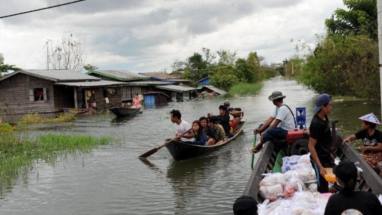 In Myanmar gab es über 200 Todesopfer infolge des Sturms und der Überschwemmungen, die er mit sich brachte 