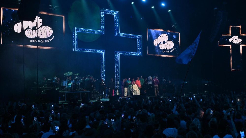 ++ Il Papa,dobbiamo adeguarci a un cristianesimo di minoranza ++