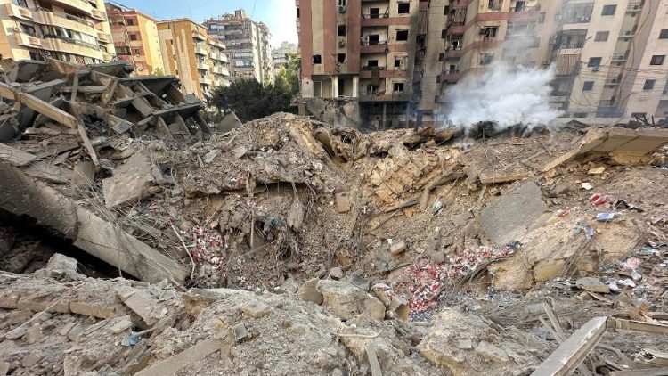La distruzione a Beirut dopo i raid israeliani 