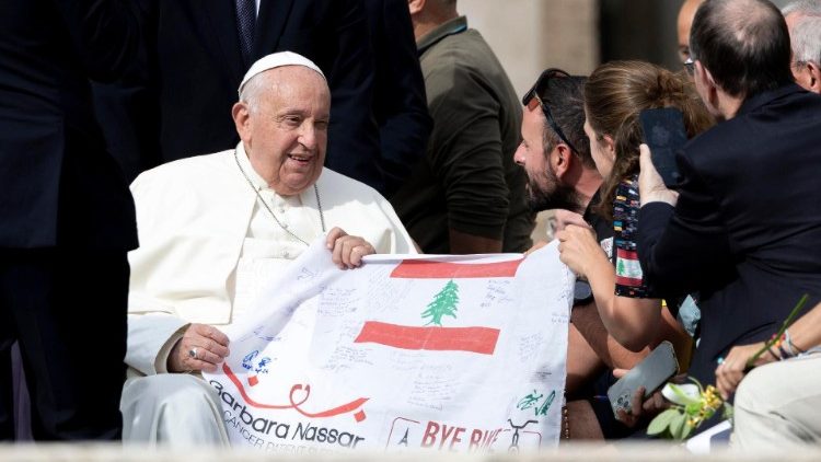Il Papa, in ottobre recitare rosario, pregare per pace nel mondo