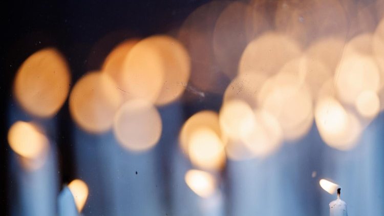 Akash Bashir nasceu no Paquistão em 22 de junho de 1994, em uma família humilde, e estudou no Instituto Técnico “Dom Bosco”, de Lahore.