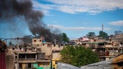 Rauchschwaden über Port-au-Prince