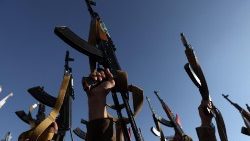 Wafuasi wa Houthi walipokusanyika Sana'a kwa mshikamano na watu wa Palestina.