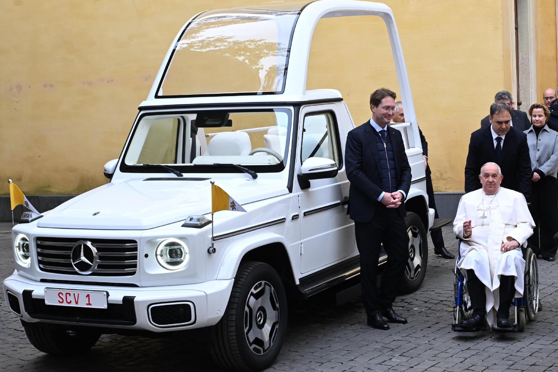ഫ്രാൻസിസ് പാപ്പായ്ക്ക് ലഭിച്ച പുതിയ ഇലക്ട്രിക്ക് വാഹനം