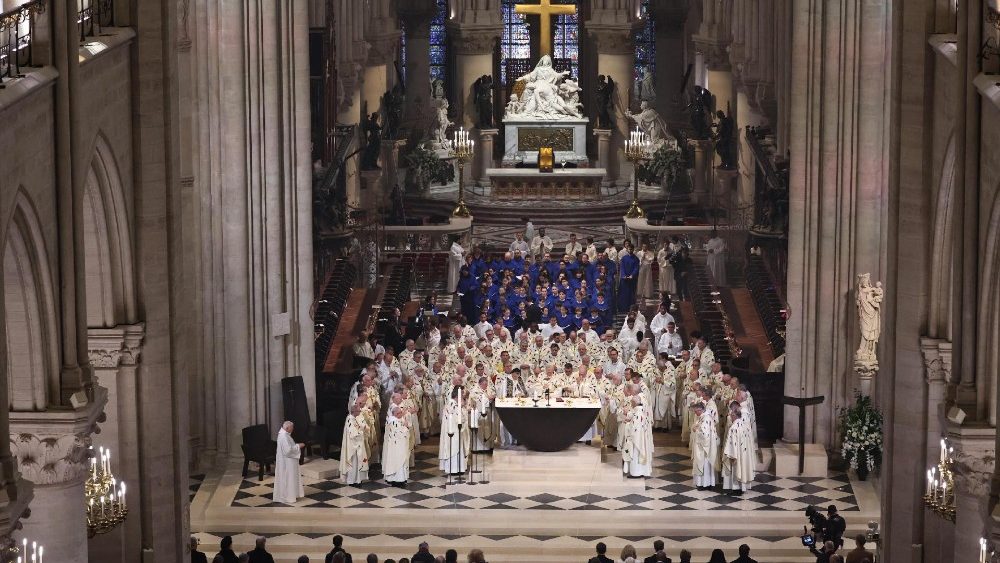 Première messe dans la cathédrale Notre-Dame de Paris, le 8 décembre 2024. 
