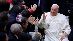 教皇フランシスコ、バチカン職員らとの集いで　2024年12月21日　バチカン・パウロ6世ホール