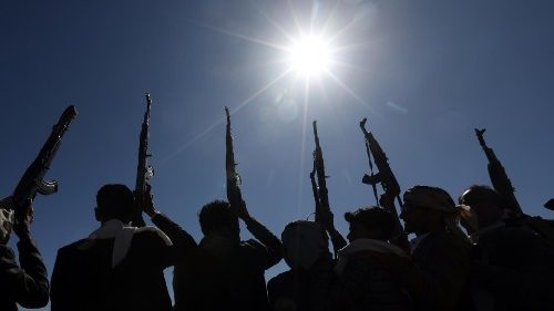 Francesco: basta colonizzare i popoli con le armi