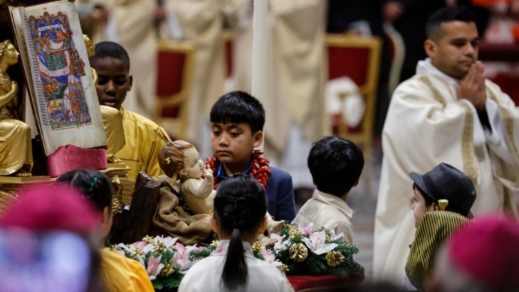 संत पेत्रुस महागिरजाघऱ में रात्रि क्रिसमस मिस्सा समारोह