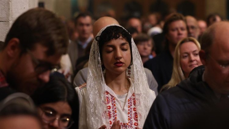 Вернікі падчас святочнай Імшы ў Храме Раства Хрыстова ў Бэтлееме