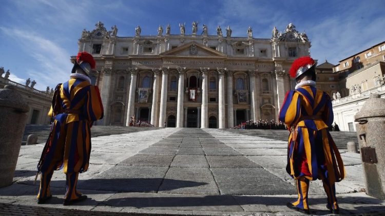 Il sagrato della basilica di San Pietro 