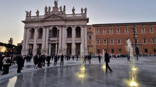 Platz vor Lateranbasilika neu eröffnet