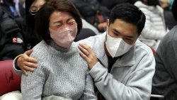 Krewni ofiar katastrofy lotniczej w Korei Płd.