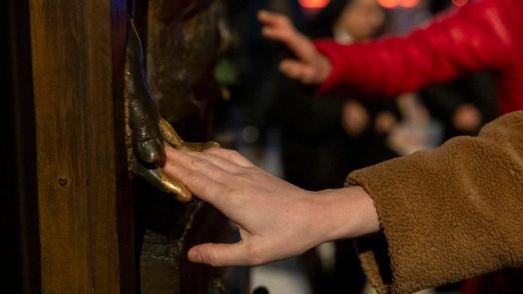 >>>ANSA/Il Giubileo entra nel vivo, al via i pellegrinaggi