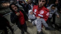 गाजा में अल बुरेइजे शरणार्थी शिविर पर इजरायली हवाई हमले में कम से कम 3 लोग मारे गए