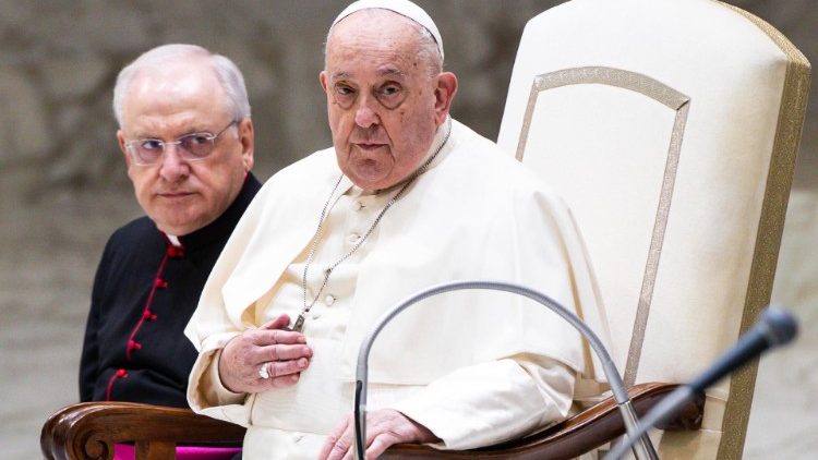 संत पापा पॉल षष्टम सभागार में  आम दर्शन समारोह में संत पापा फ्राँसिस