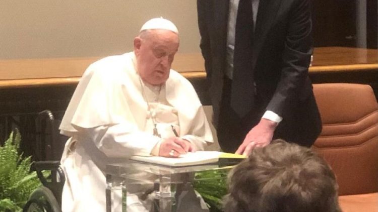 Il Papa nella sede della Fondazione Roma in via del Corso