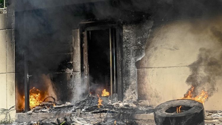 Distruzione per le strade di Kinshasa