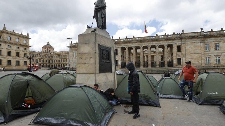 Acampamento em Bogotá exige que o governo combata a violência gerada pelos confrontos entre os guerrilheiros do ELN e a 33ª Frente de dissidentes das FARC (Ansa)