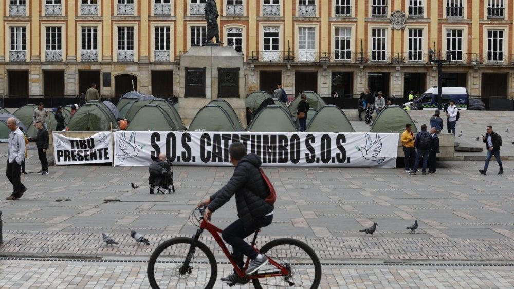 Acampamento em Bogotá exige que o governo combata a violência gerada pelos confrontos entre os guerrilheiros do ELN e a 33ª Frente de dissidentes das FARC (Ansa)