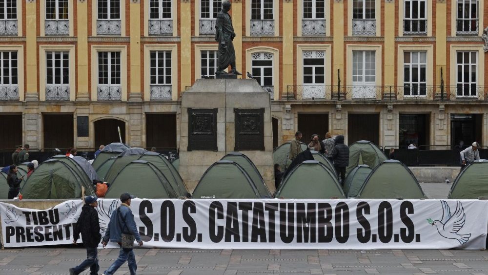 Acampamento em Bogotá exige que o governo combata a violência gerada pelos confrontos entre os guerrilheiros do ELN e a 33ª Frente de dissidentes das FARC (Ansa)