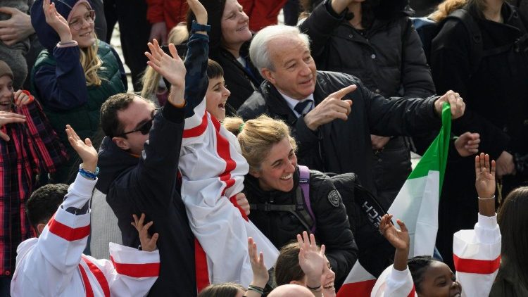 Паломники на площади Святого Петра (2 февраля 2025 г.)