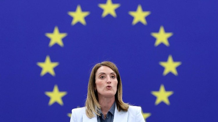 स्मारक समारोह की शुरुआत करते हुए, यूरोपीय संसद की अध्यक्ष रॉबर्टा मेट्सोला 