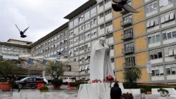 Bệnh viện Gemelli, nơi Đức Thánh Cha đang được điều trị