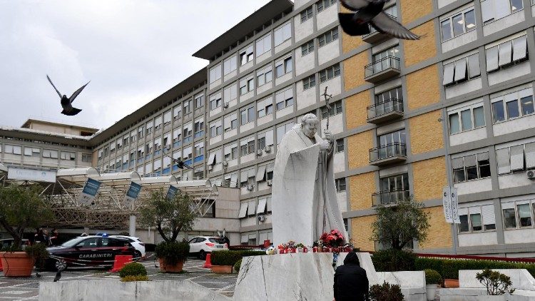 Bệnh viện Gemelli, nơi Đức Thánh Cha đang được điều trị