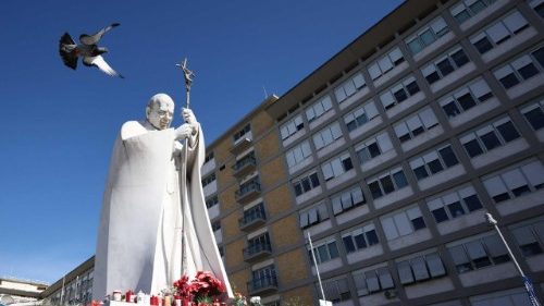 Papst lobt „Wunder der Zärtlichkeit“ medizinischer Pflege