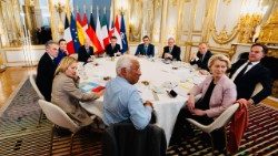 Jukwa kuhusu amani Ukraine huko Paris,Ufaransa.