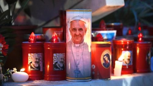 Franziskus zeigt Beginn einer beidseitigen Lungenentzündung