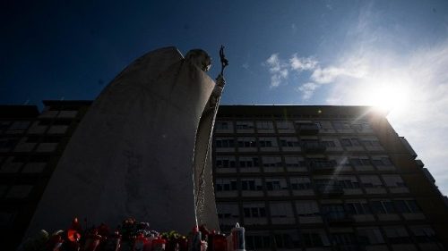 教皇、夜間よく休まれる